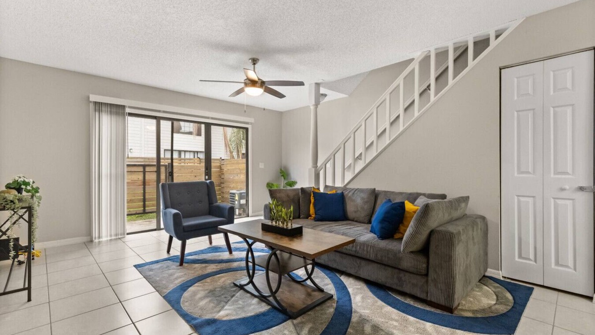 University Apartment | Relaxing Home By The Pond