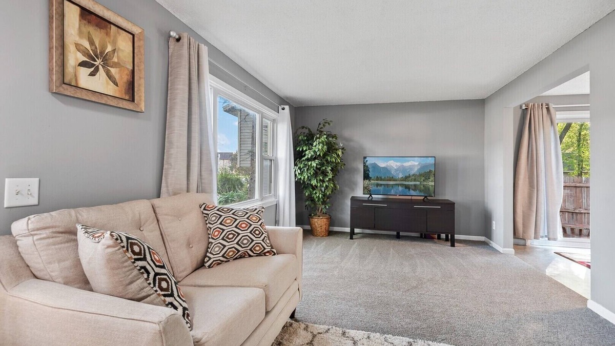 Little Canada House | Relaxing Home, Family friendly, close to Malls, 5 miles to DT St. Paul