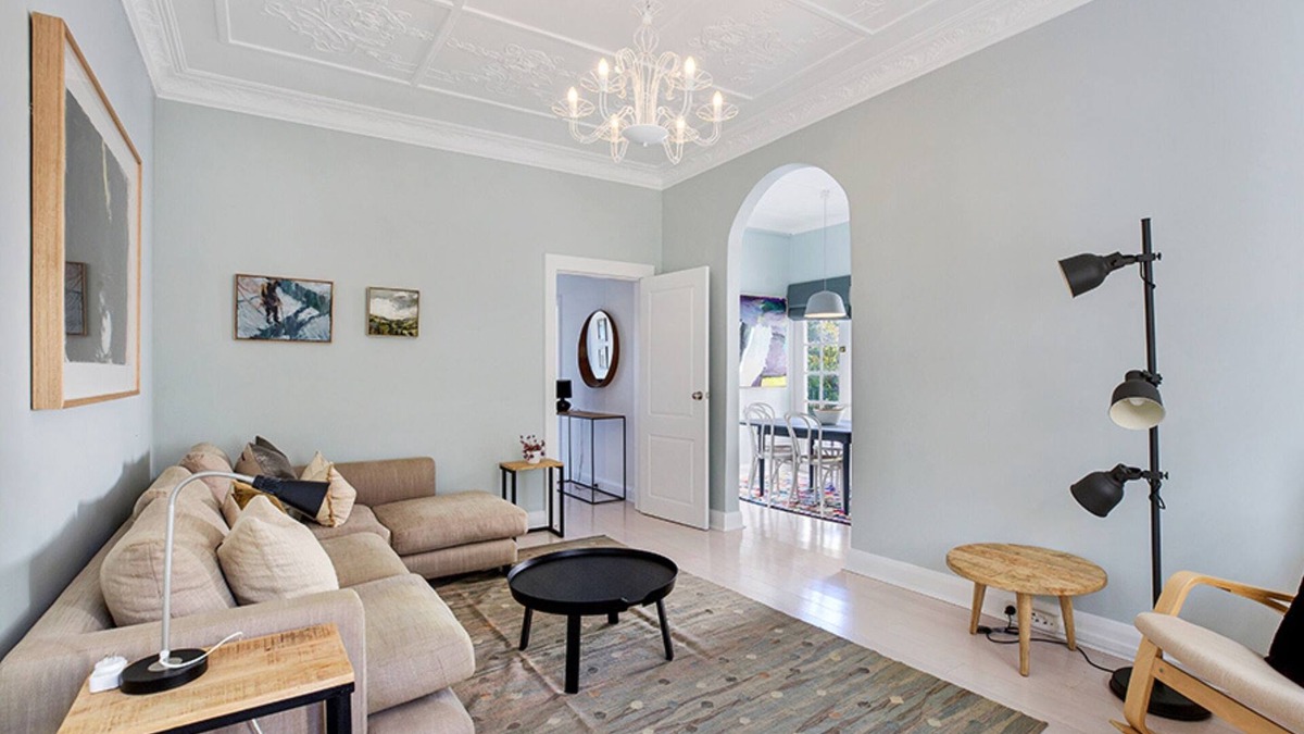 Bellevue Hill Apartment | Relaxing Home in Coastal Colours. Close to Bondi Beach.