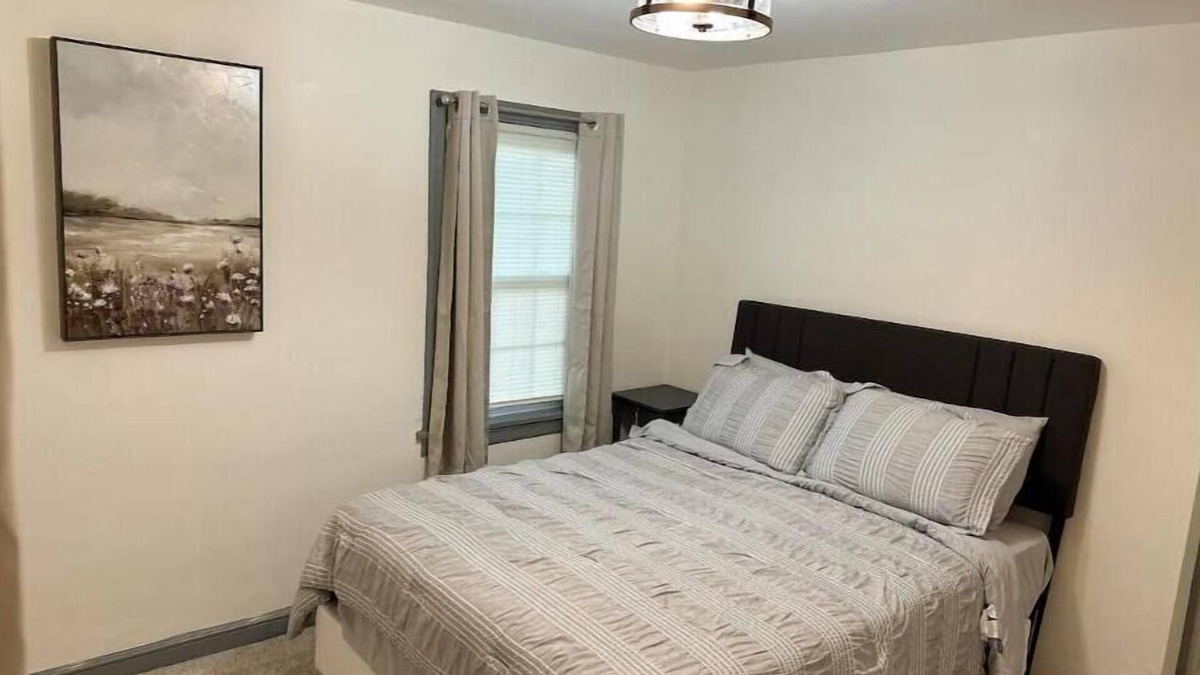 Vinita Park House | Relaxing Home in Ucity