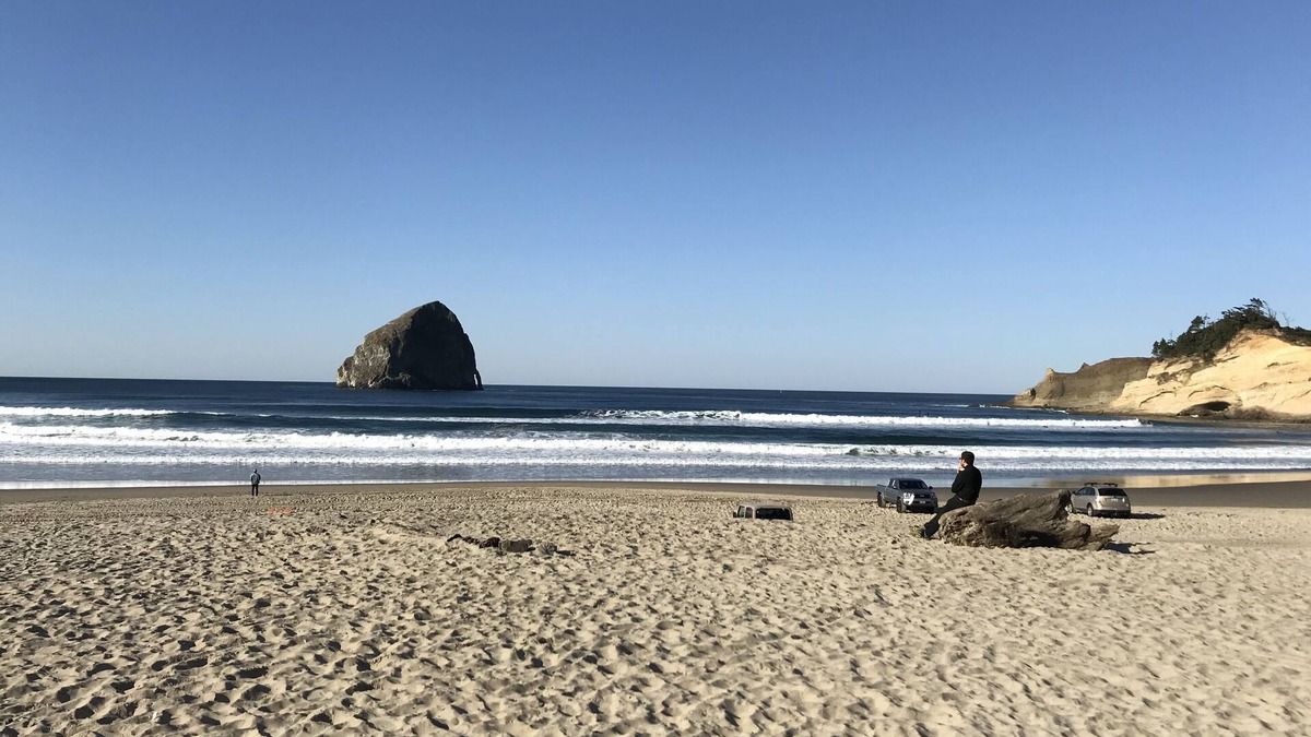 Shorepine Village House | Relaxing Home on the Oregon Coast - Walk to the Beach!