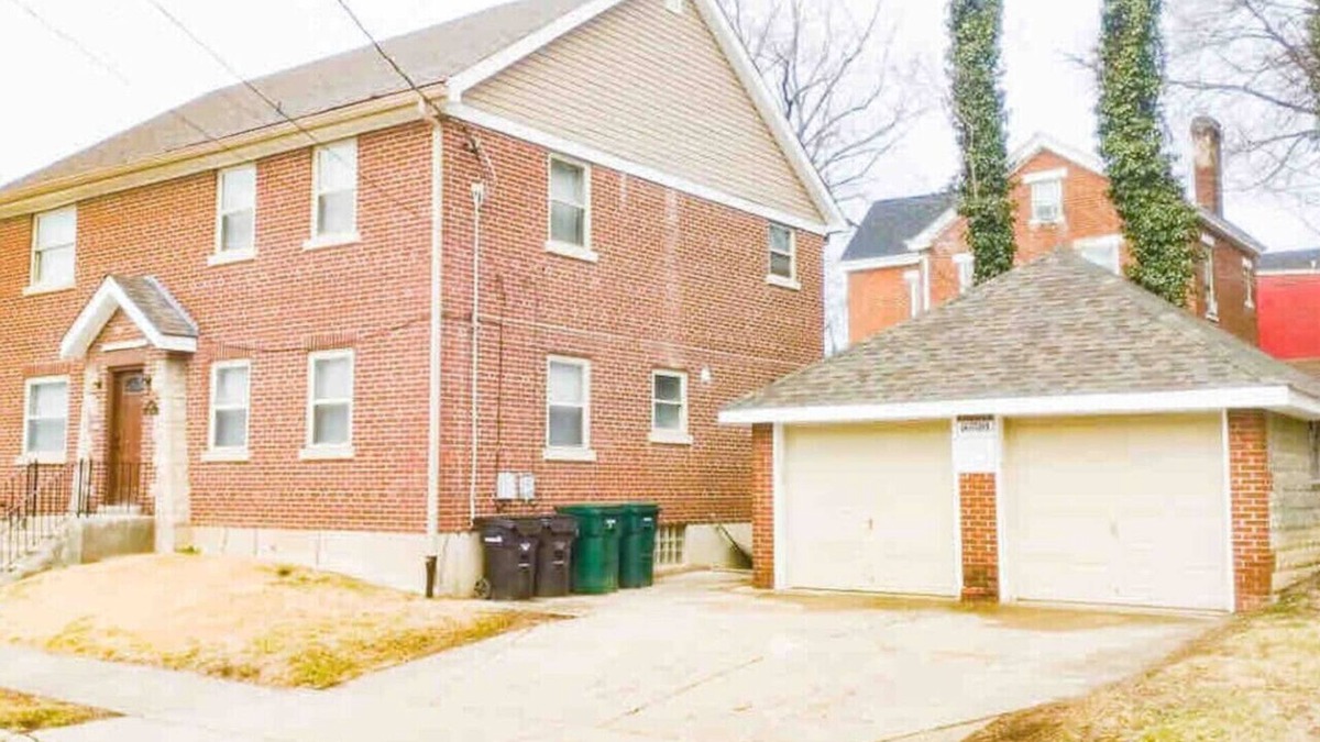 Spring Grove Village House | *Relaxing home that sleeps 10*