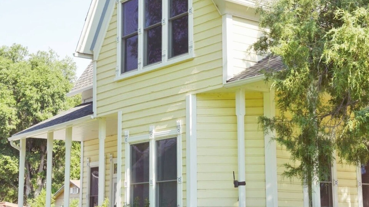 Junction House | Relaxing Home W/HUGE Yard & Firepit!