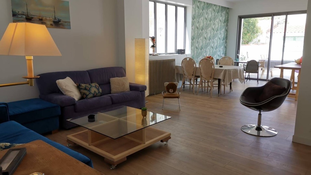 La Rochelle House | Relaxing House, Bright
