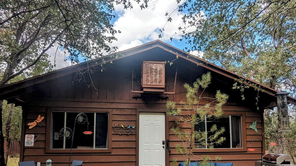 Sierra Vista Southeast House | Relaxing house on 8 acres with trails, bird garden & tours Ramsey Canyon Retreat
