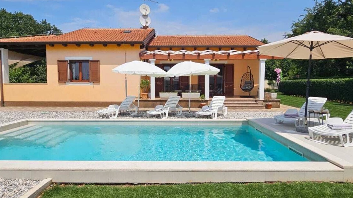 Buzinija House | Relaxing Istrian Home with Pool, Garden, Barbecue – Family & Pet-Friendly