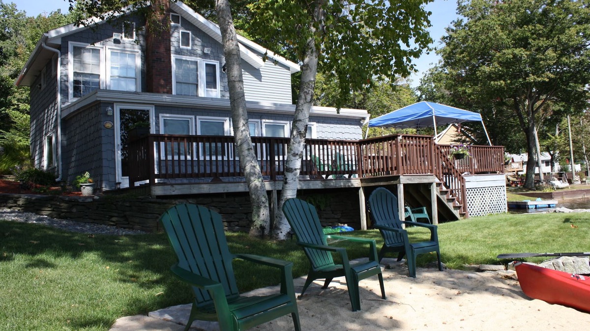 Winchendon House | Relaxing lake front, big deck, sandy beach