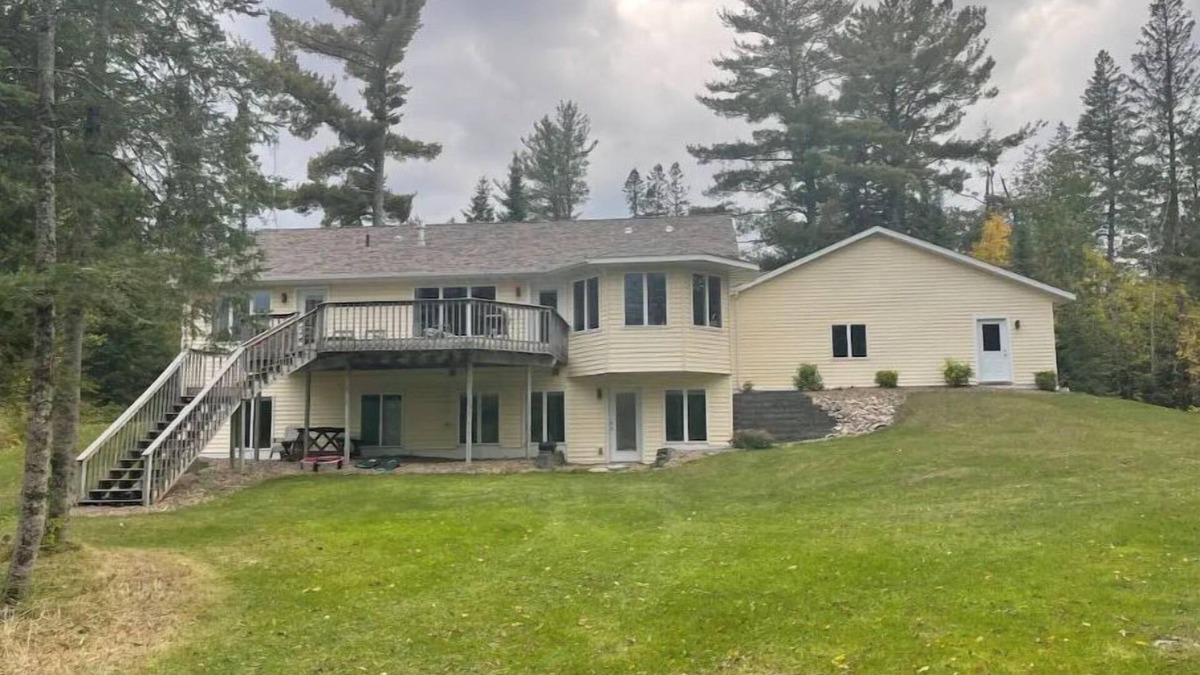 Shevlin House | Relaxing Lake House Retreatn