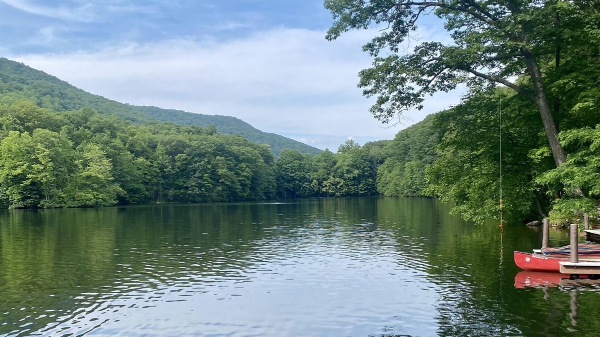 Cold Spring House | Relaxing Lake Retreat in Cold Spring