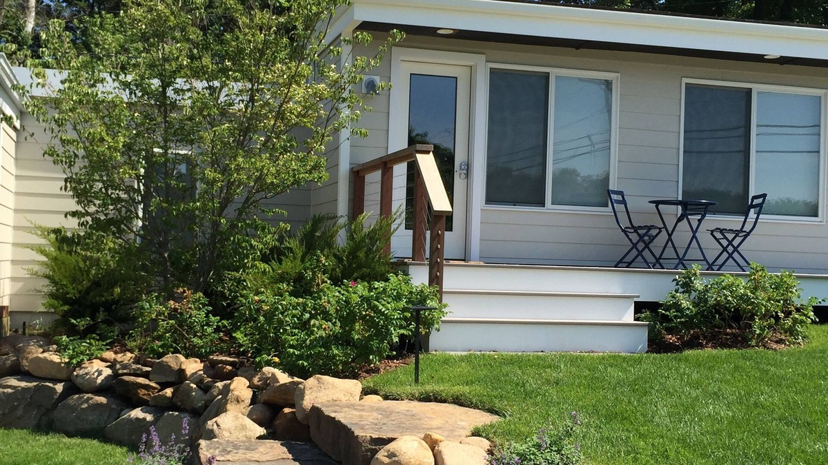 Montauk House | Relaxing Lake Retreat