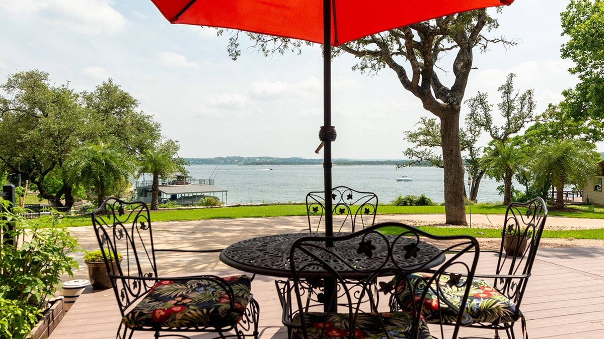 Rocky Ridge Apartment | Relaxing Lake Travis waterfront apartment with boat launch