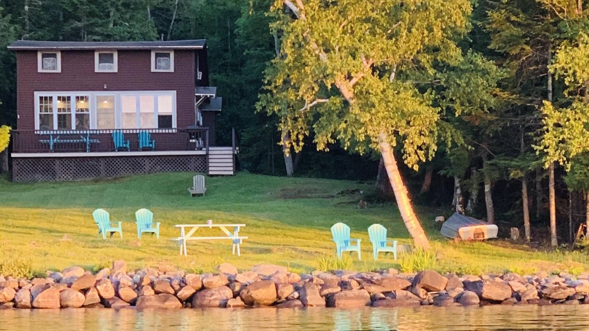 Dexter Cottage | Relaxing Lakefront Getaway!