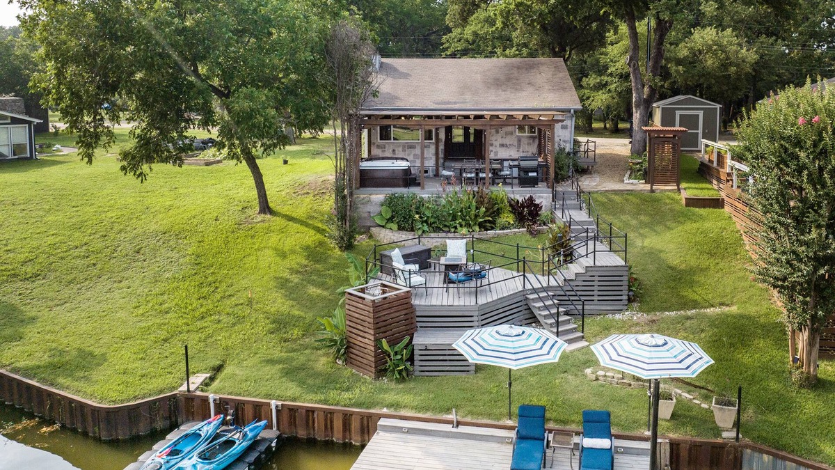 Tool House | Relaxing Lakefront Retreat w/Kayaks, Hot Tub and RV hookup