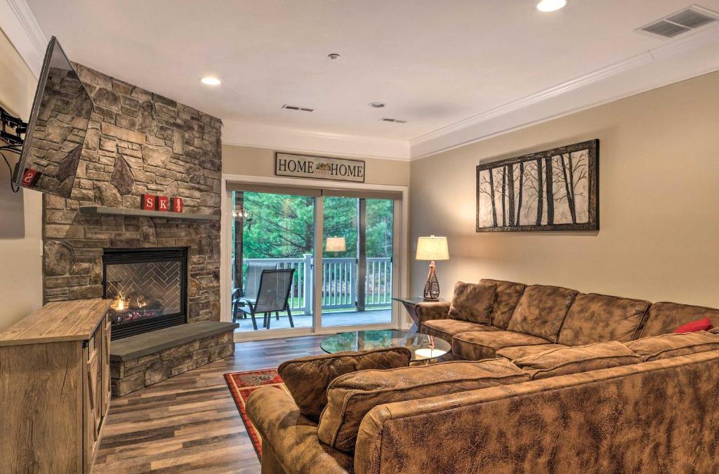 Lincoln Apartment | Relaxing Lincoln Condo with Fireplace and Shuttle