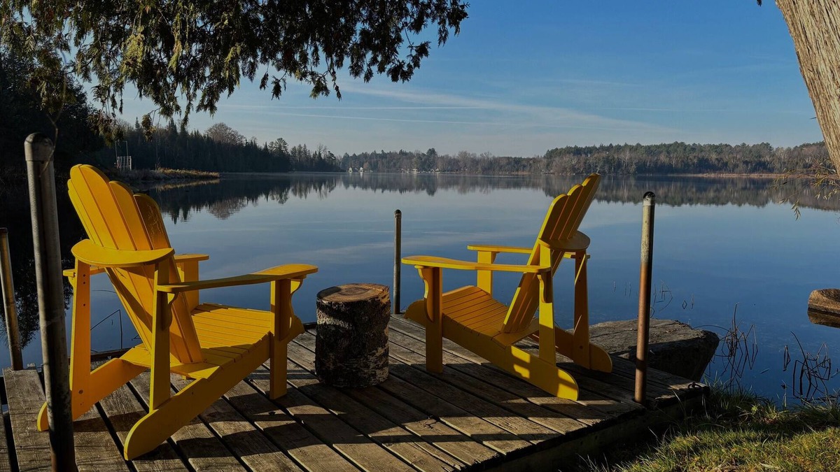 Lakefield Cottage | Relaxing Lucky Dog Cottage Retreat at the Lake Edge Cottages!