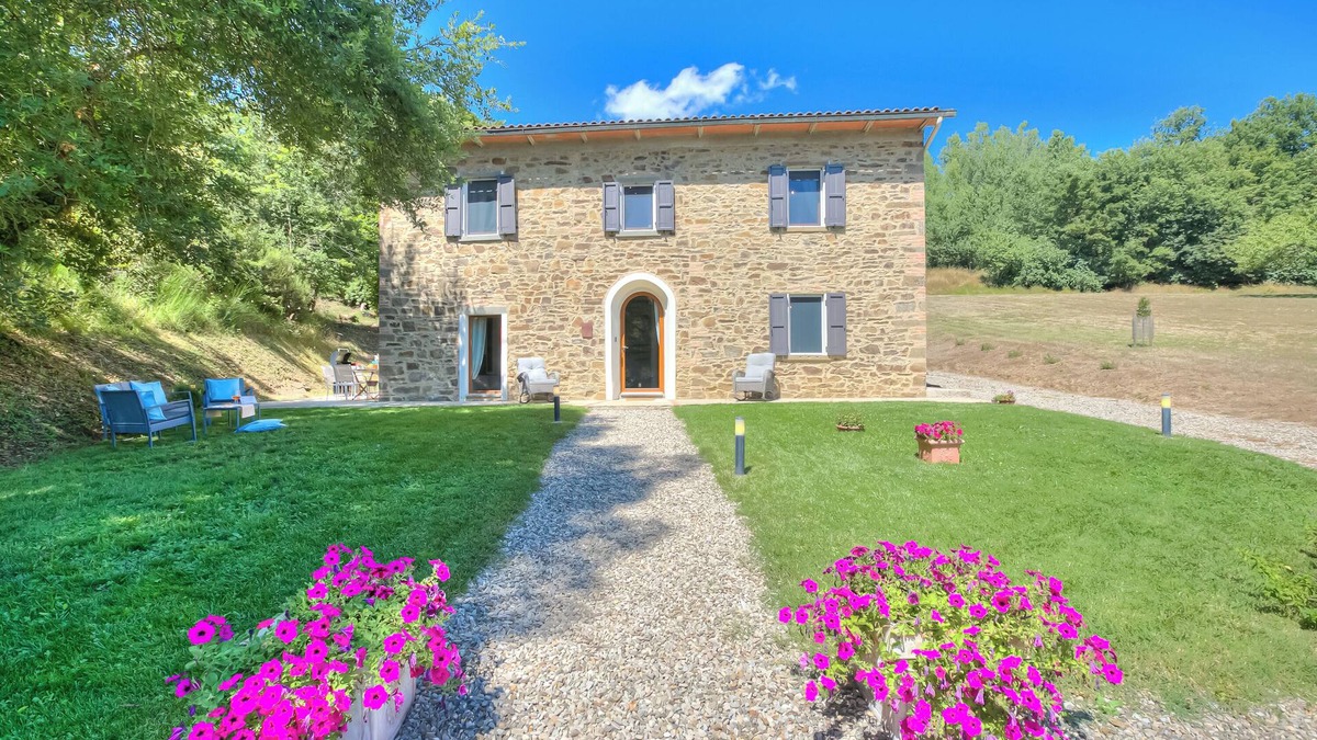 Bucine House | Relaxing Margherita Home Private Garden, Bucine, Italy