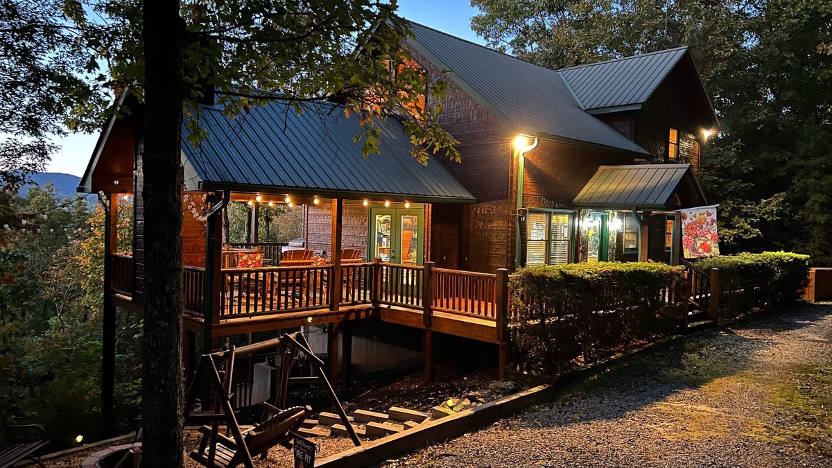 Ridgeline Vistas Cabin | Relaxing mountain views, 4 king beds, 3 baths, hot tub, and game room!