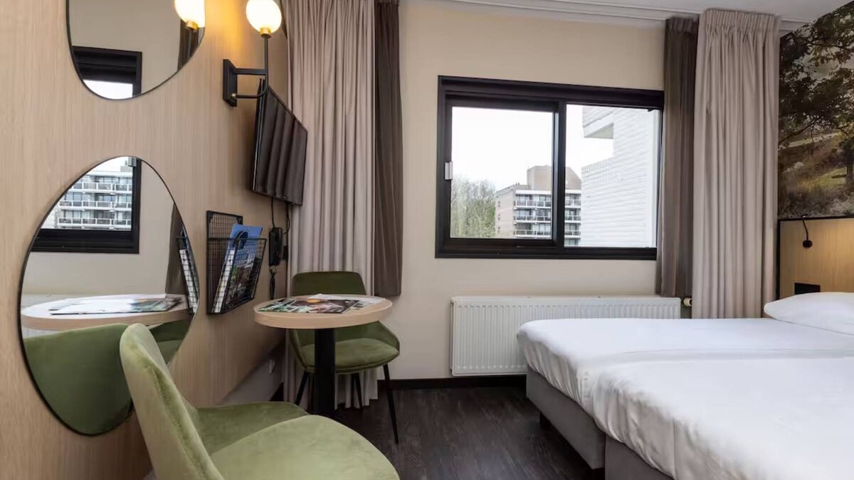 Winterswijk Hotel | Relaxing Nature Retreat with Indoor Pool, Lush Gardens and Free Parking