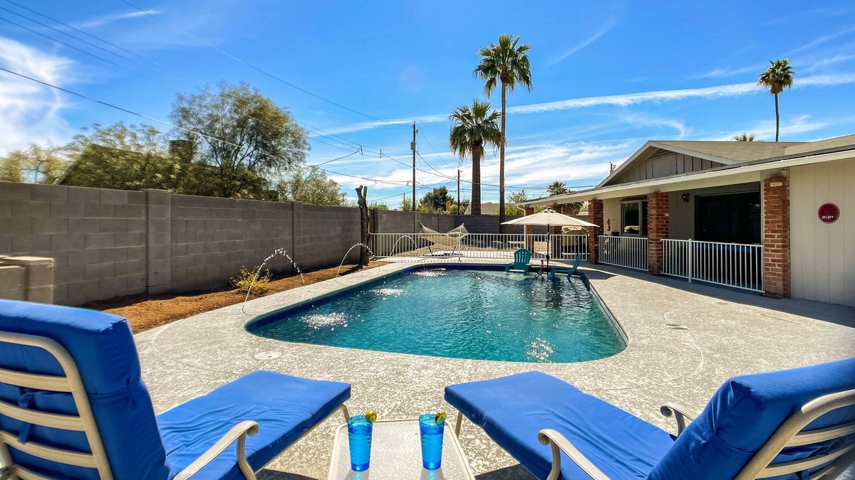 Tempe House | Relaxing Oasis! 5 bedroom 3 bath with Pool
