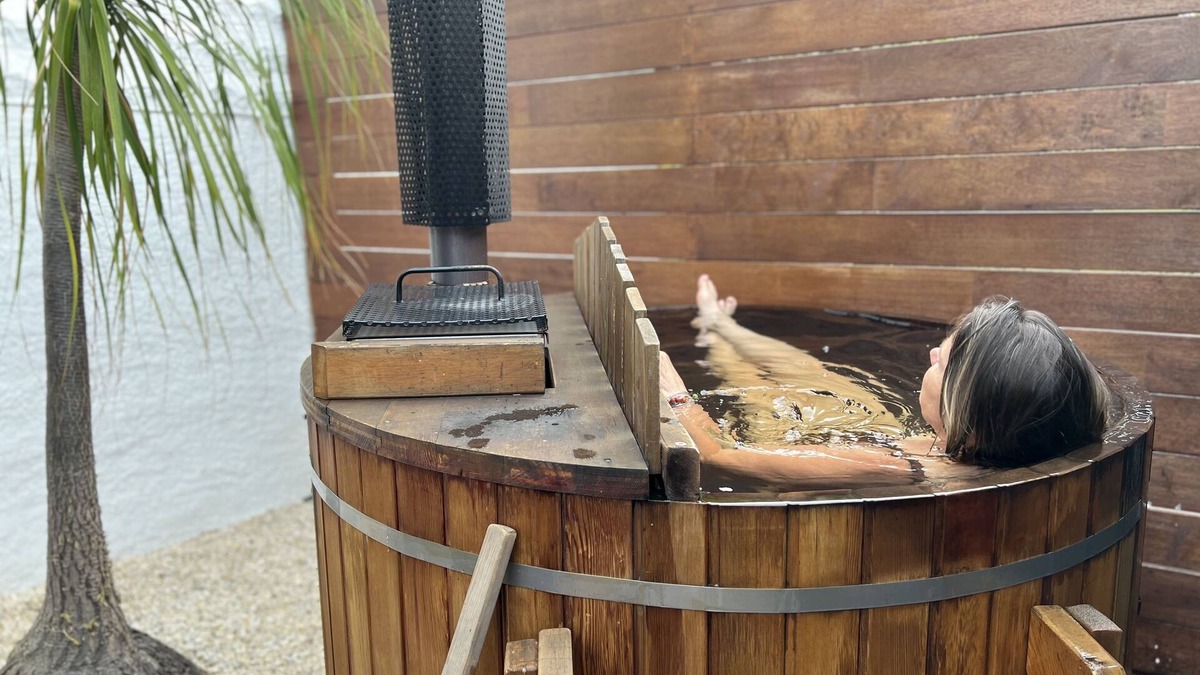 Somerset House | Relaxing Outdoor Bath & Hot tub - 41 Found