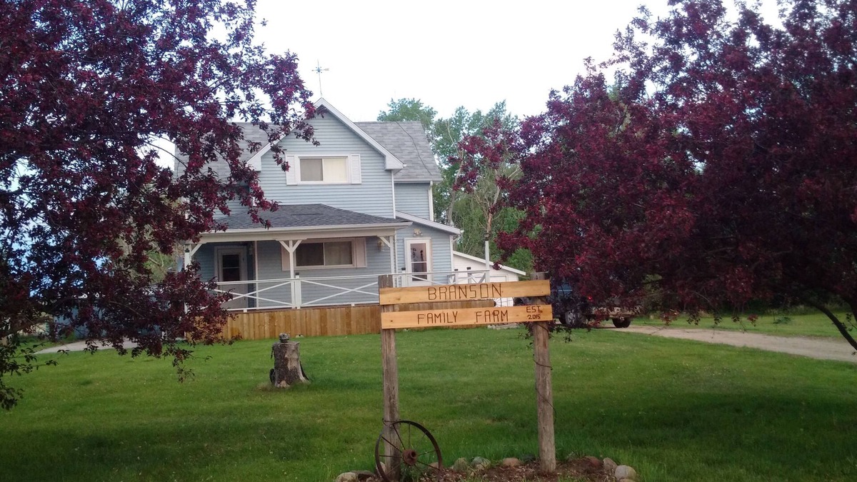 Saskatchewan Other | Relaxing Prairie Farm House for Travelers, Birders and Hunters