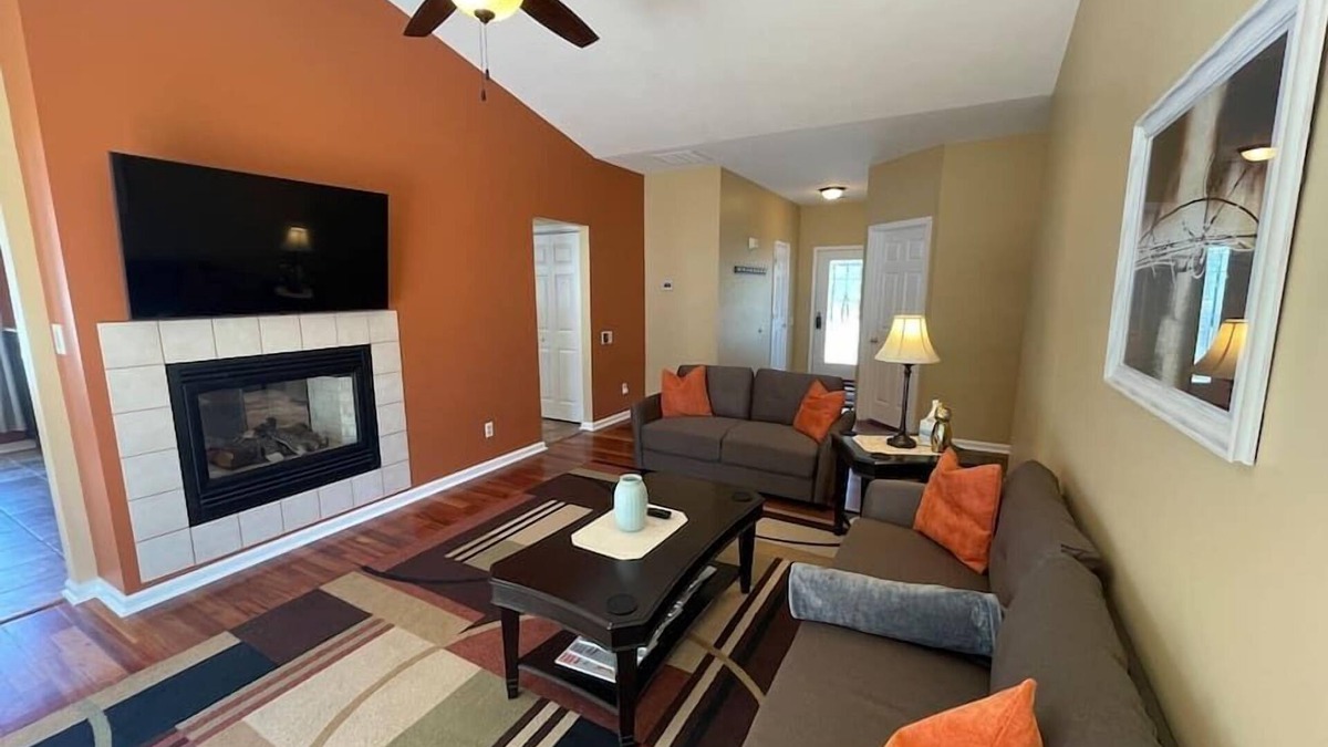 Bear House | Relaxing Ranch Getaway near Christiana Mall & University of Delaware!