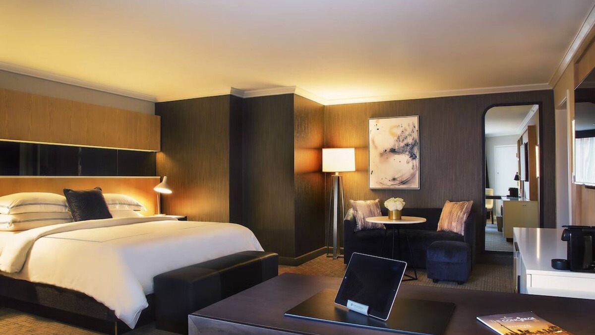 Bloor-Yorkville Hotel | Relaxing Retreat in Toronto's Yorkville district, Pet-Friendly & Swimming Pool