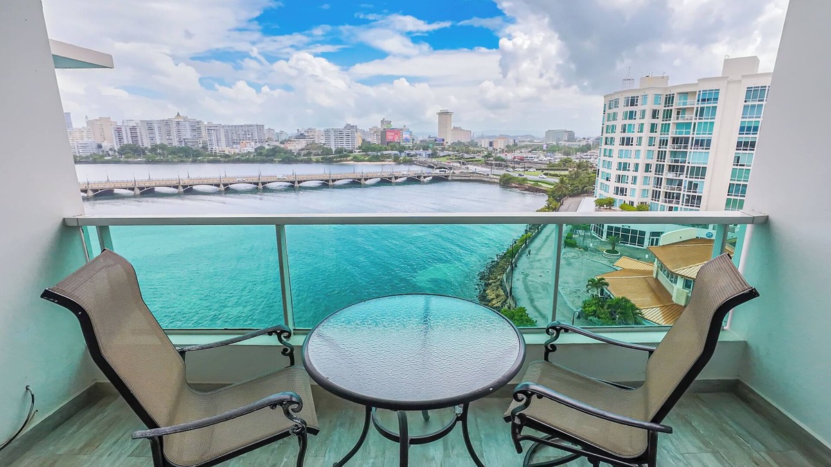 San Juan Villa | Relaxing Retreat: Near Beaches & Private Balcony