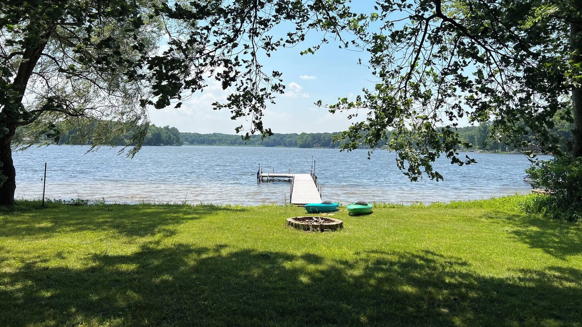 Grand Junction House | Relaxing retreat at lake house near South Haven! Game room, kayaks, SUPs & more!