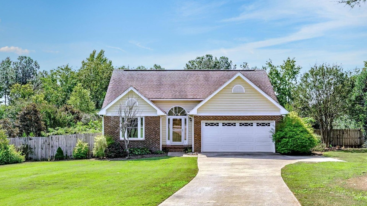 Apex House | Relaxing Retreat with Private Saltwater Pool – Spacious & Serene
