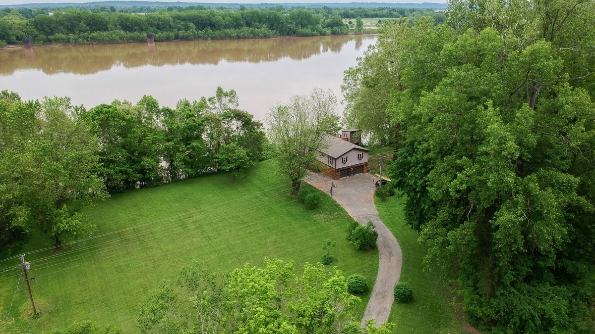 Bridgeport House | Relaxing River House Getaway-Sleeps 10