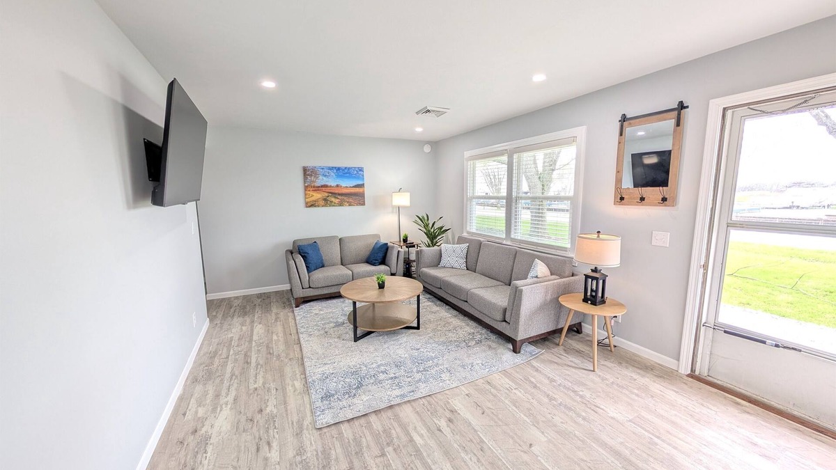 Fremont House | Relaxing River View Stay | Renovated 3BR Home