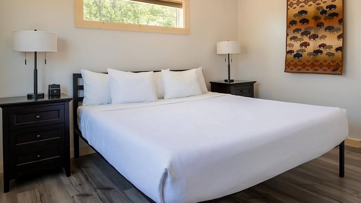 Boardman House | Relaxing Riverfront Unit with Kitchenette! FREE Parking, Outdoor Pool!