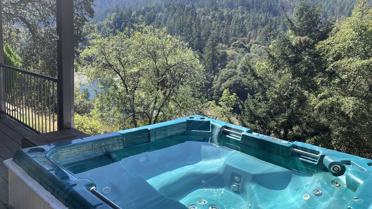 Salyer House | Relaxing Riverside Retreat (hot tub and waterfall!)