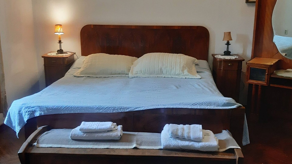 Gara de Nord Bed & Breakfast | Relaxing, romantic double suite close to the Gara de Nord, ideal for lovers