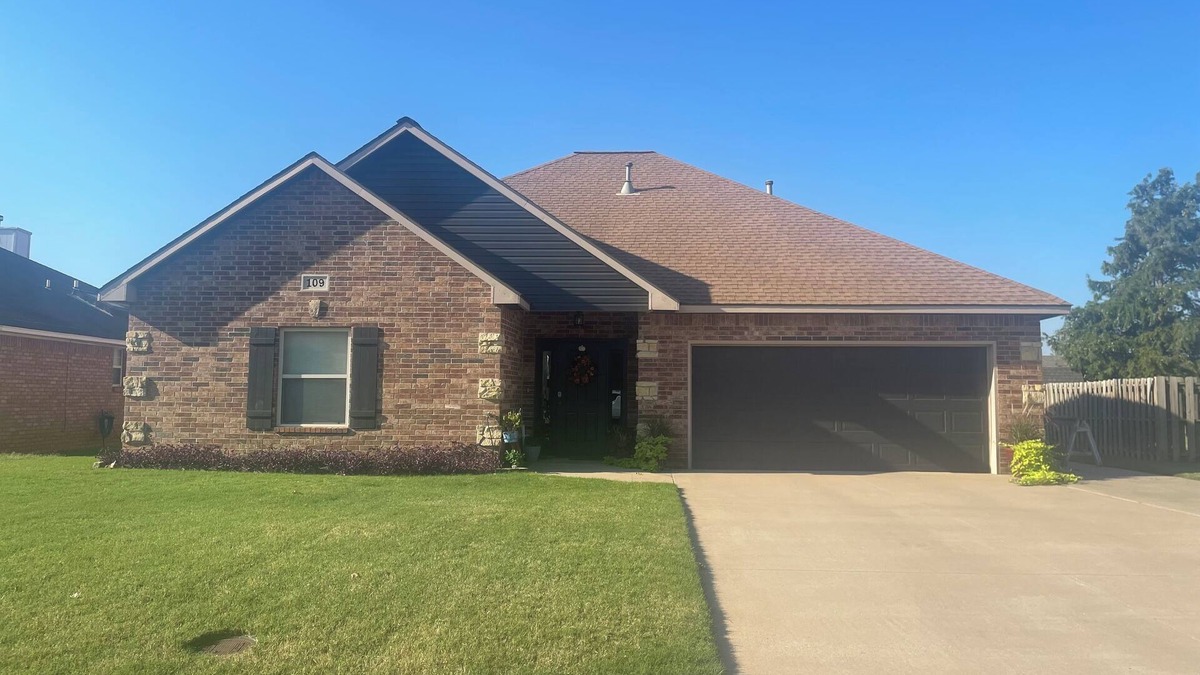 Stillwater House | Relaxing rustic charm in Stillwater, OK - open floor plan & nice patio!