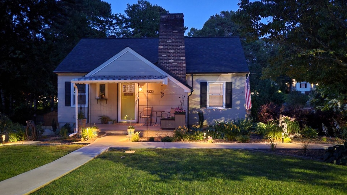 Gastonia House | Relaxing sanctuary and getaway. Pet friendly!