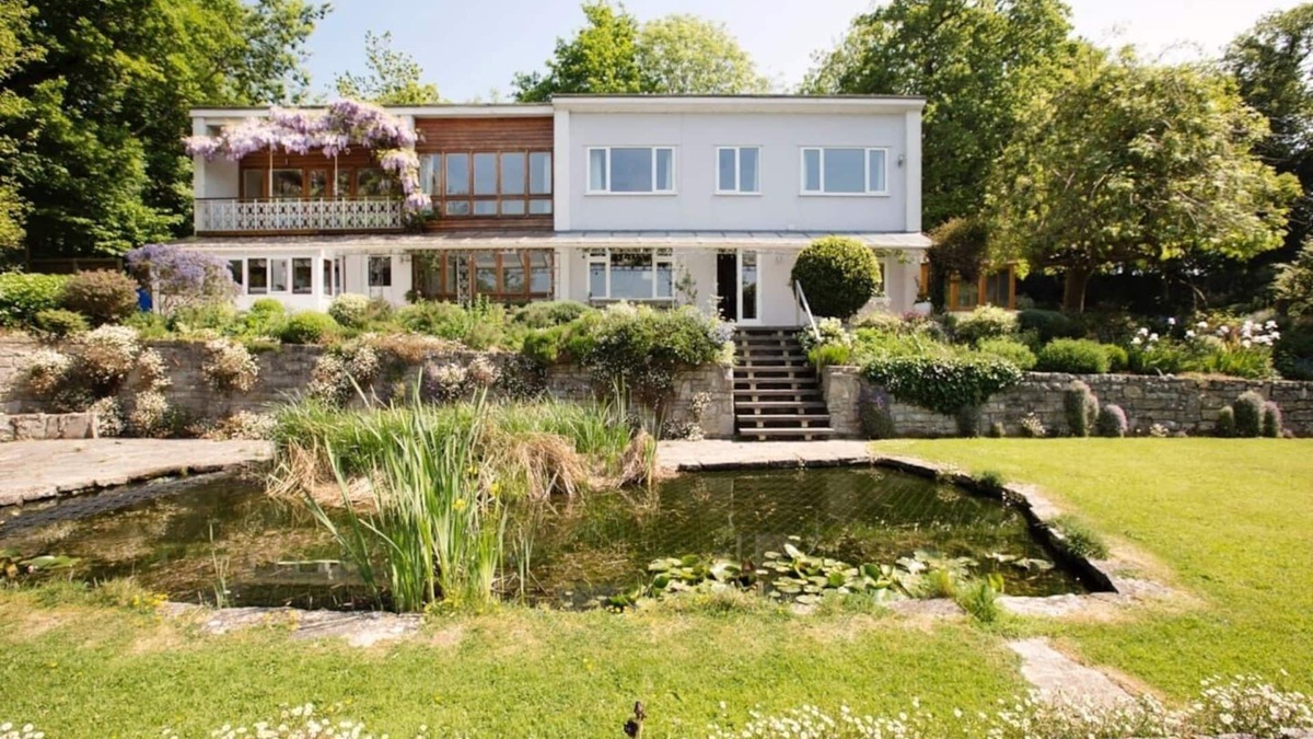 Glastonbury House | Relaxing, secluded house in Glastonbury, Somerest. By trees, views and the Tor