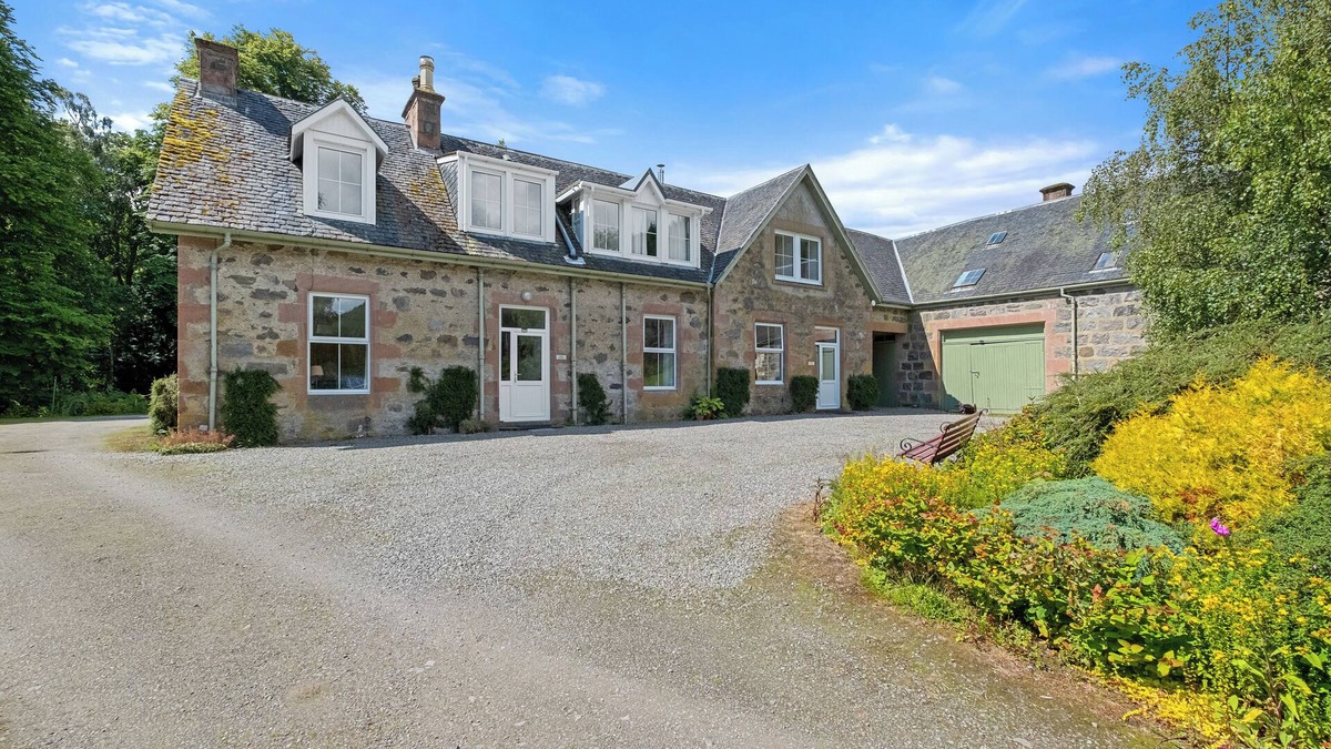 Marybank Cottage | Relaxing self-catering retreat located at the stunning Aigas Golf Course