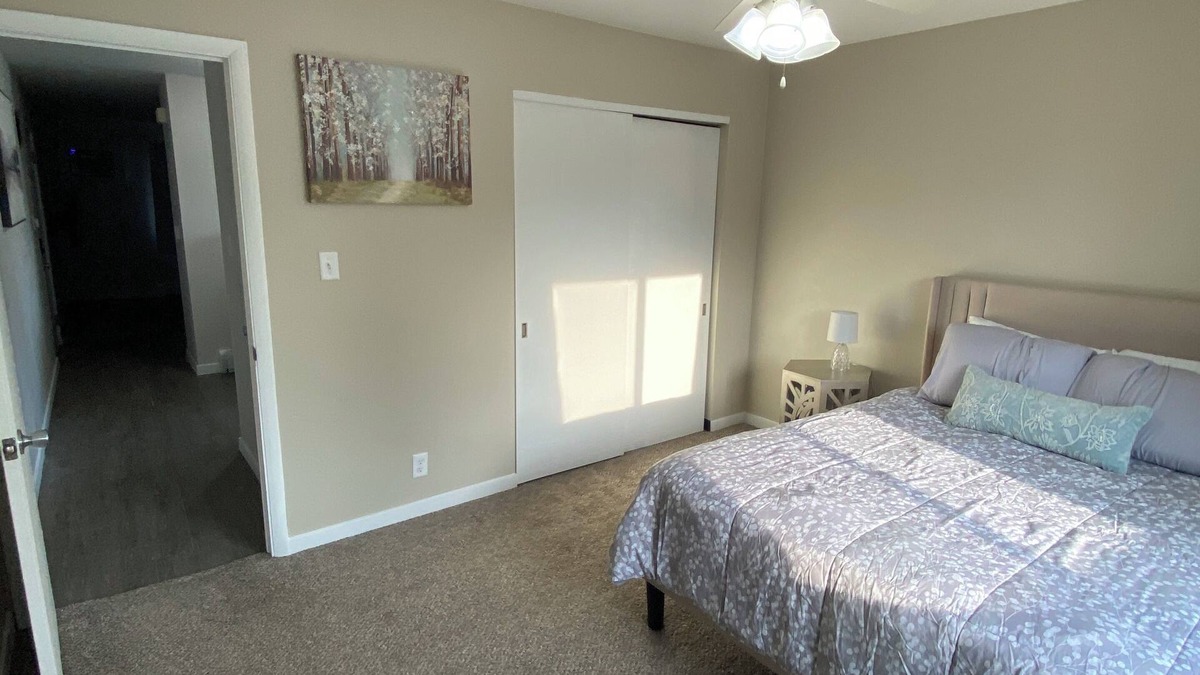 Cedar Rapids - Iowa City Apartment | Relaxing Space