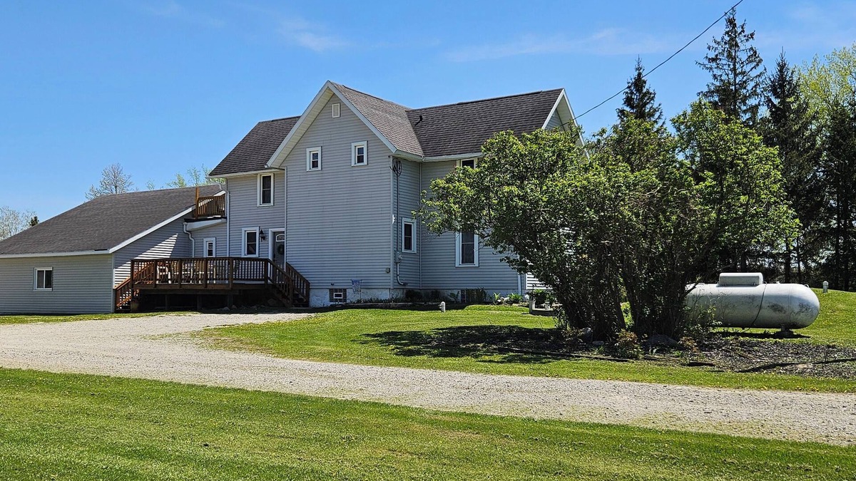 Dodge Other | Relaxing Spacious farmhouse with fire-pit and family friendly amenities