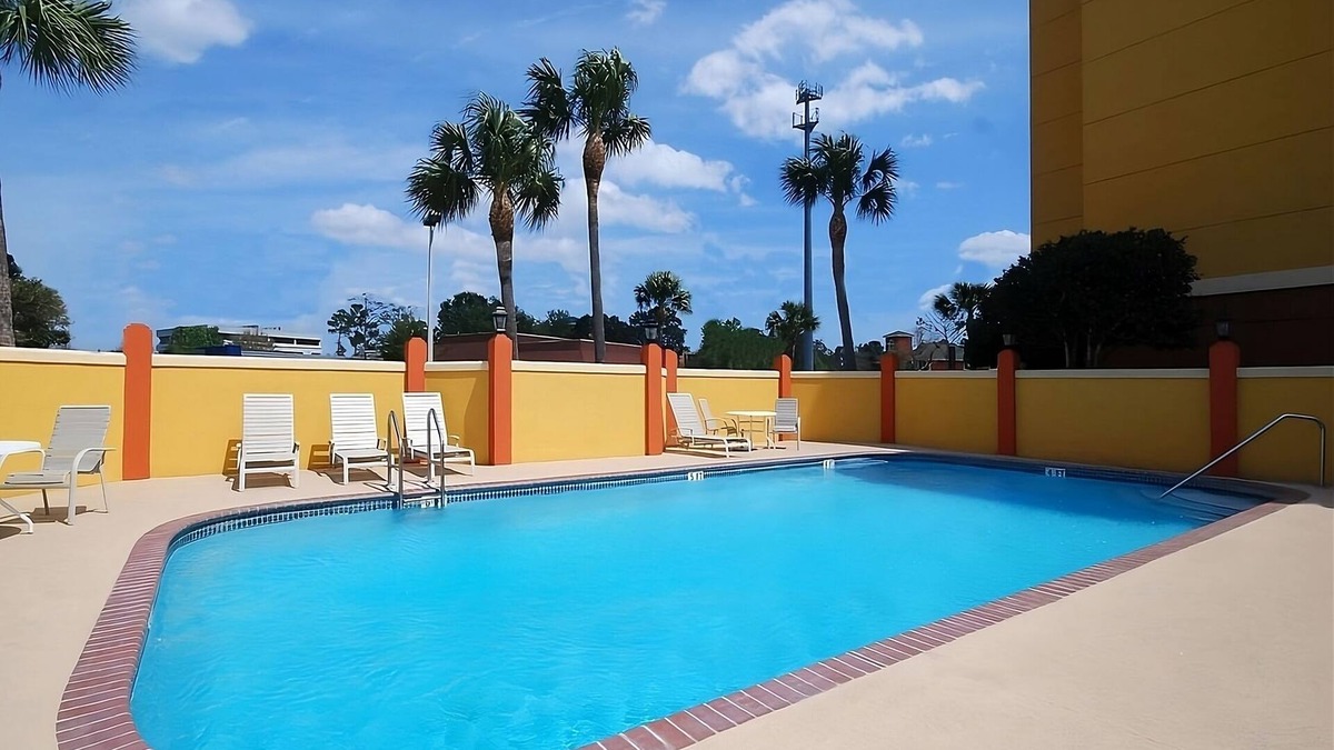 Southside Hotel | Relaxing Stay Minutes from Jacksonville Beaches & Downtown! Pool & Parking!
