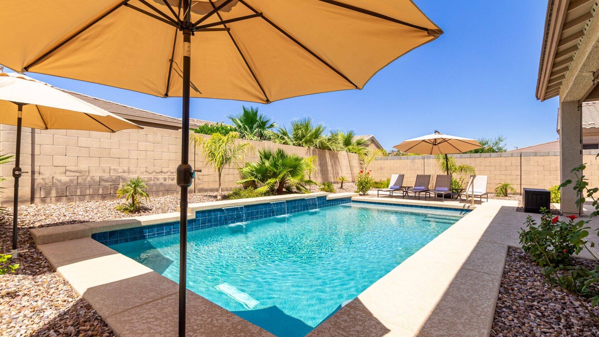 Surprise Farms House | Relaxing stay with FREE heated pool! The Rimrock Retreat