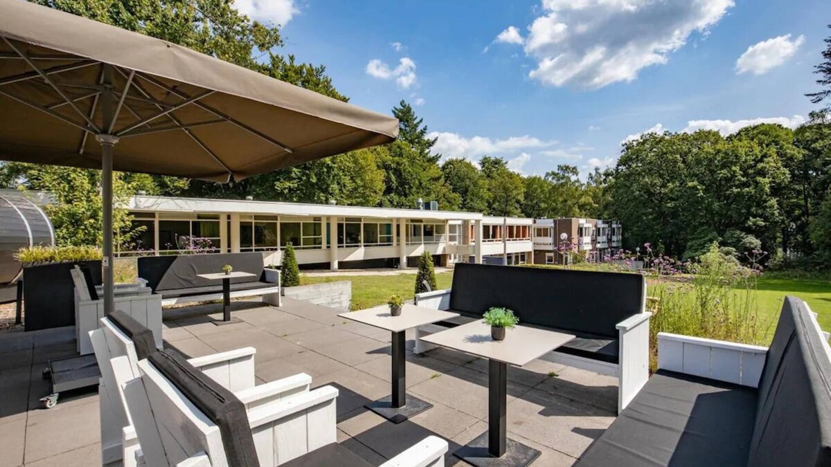 Zon en Schild Hotel | Relaxing Stay with Free Parking, Scenic Garden & Sun Deck to Unwind