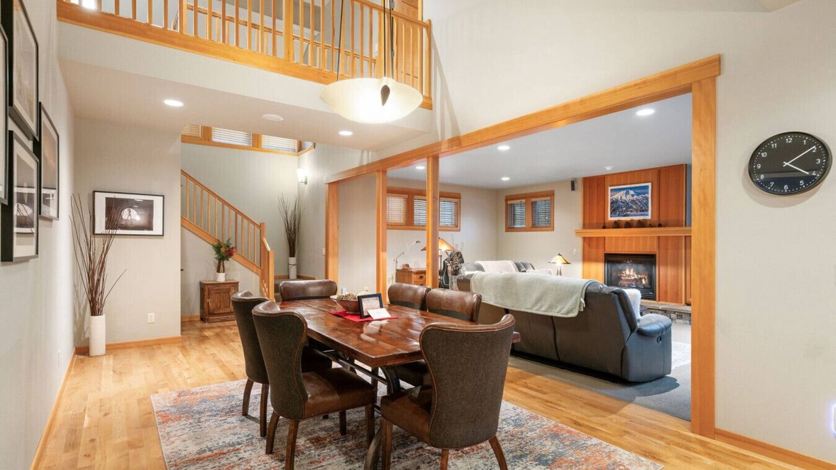 Sunriver House | Relaxing Sunriver Retreat: Hot Tub & SHARC Passes