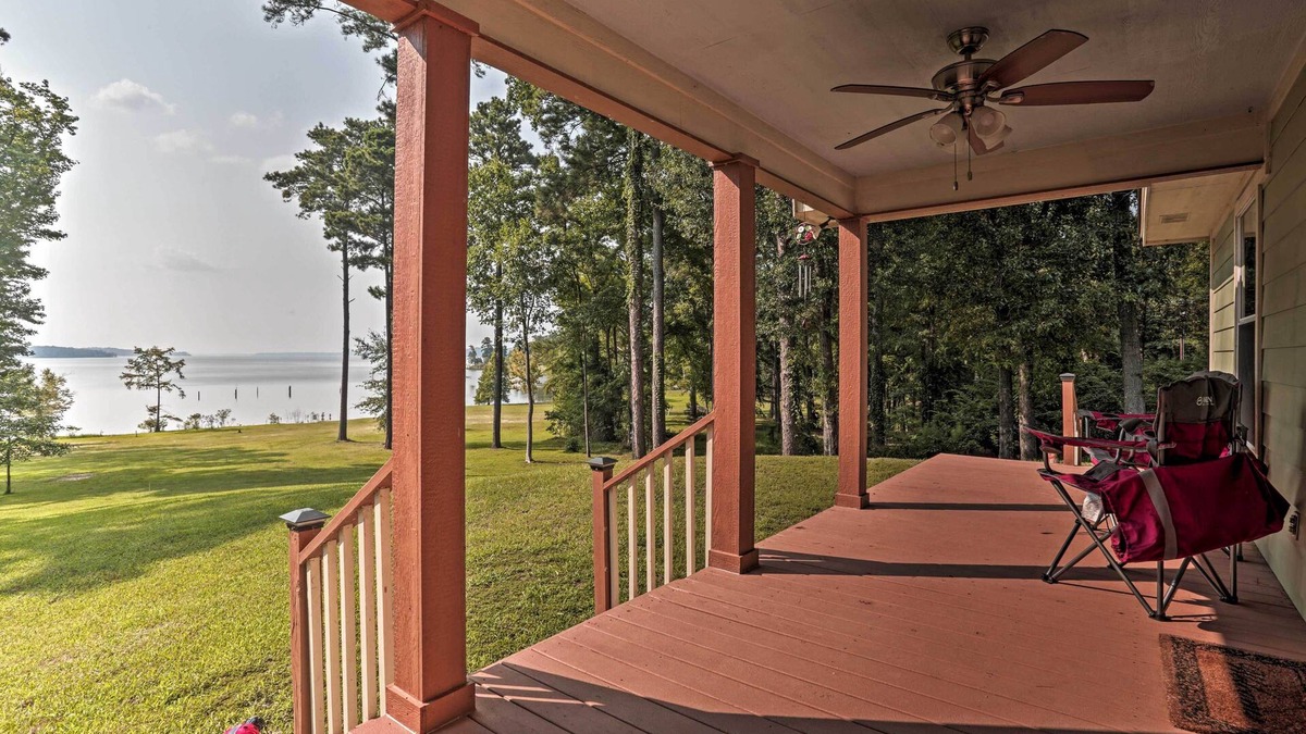 Jefferson House | Relaxing Texas Getaway, 1 Mile to Boat Ramp!