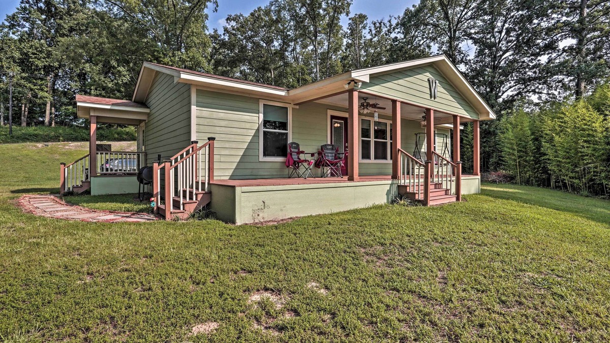 Jefferson Cottage | Relaxing Texas Getaway, 1 Mile to Boat Ramp!