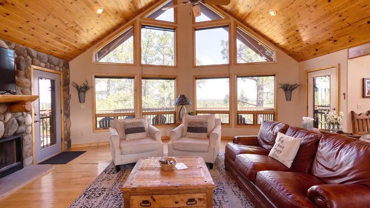 Torreon Ski Chalet | Relaxing Treetop Views, Fun for Your Family of 12