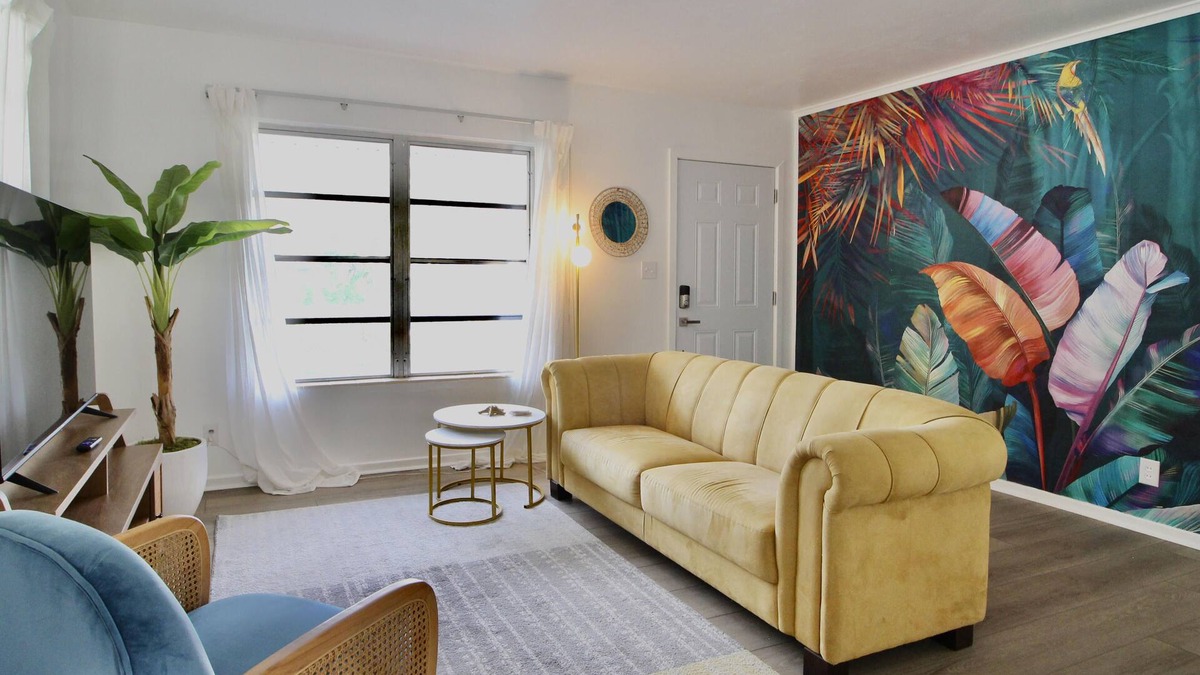 Melbourne House | Relaxing Tropical Getaway! Coral Cottage Melbourne- family and pet friendly home