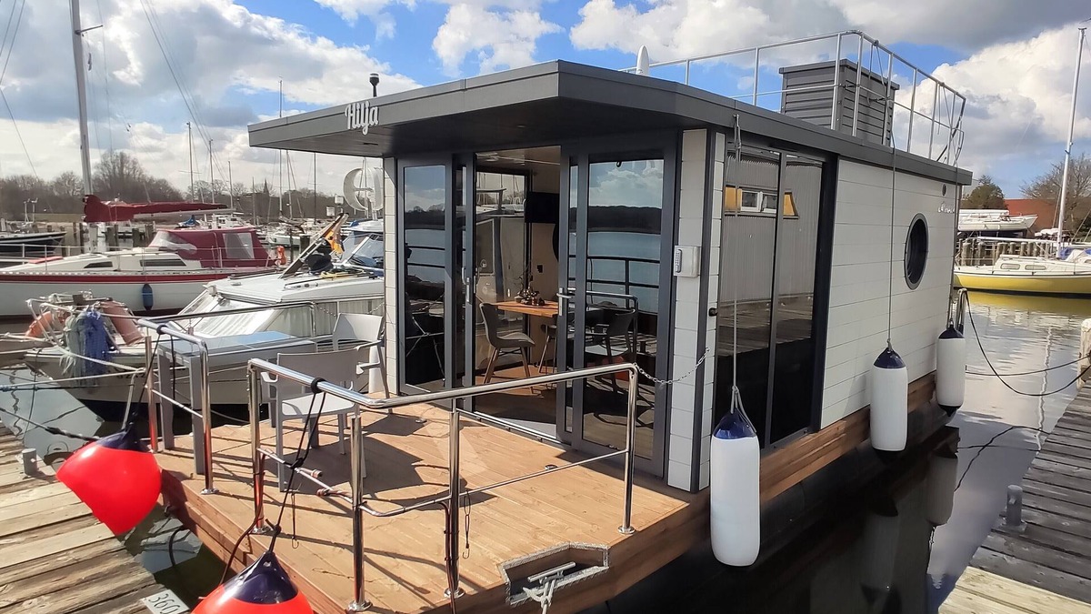 Schleswig Boat Rental | Relaxing vacation on houseboat Hilja with a great view of the Schlei (dog-friendly)